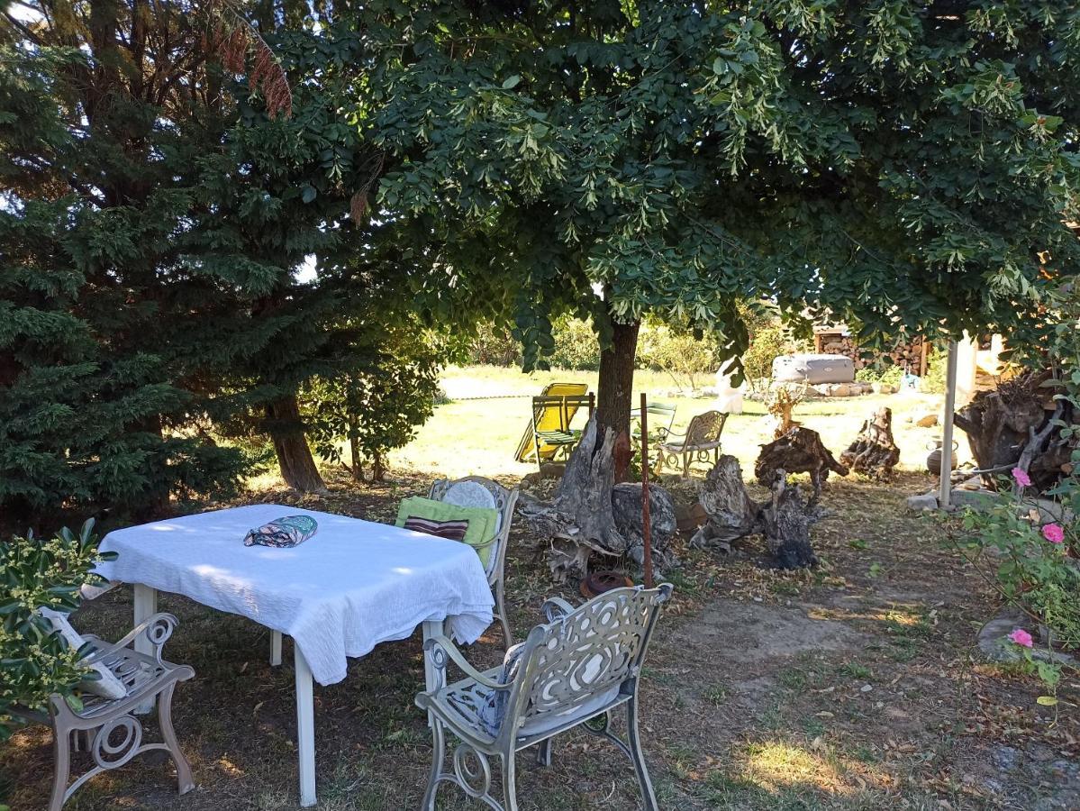 Apartamento Un Jardin Sur La Colline Claveyson Exterior foto